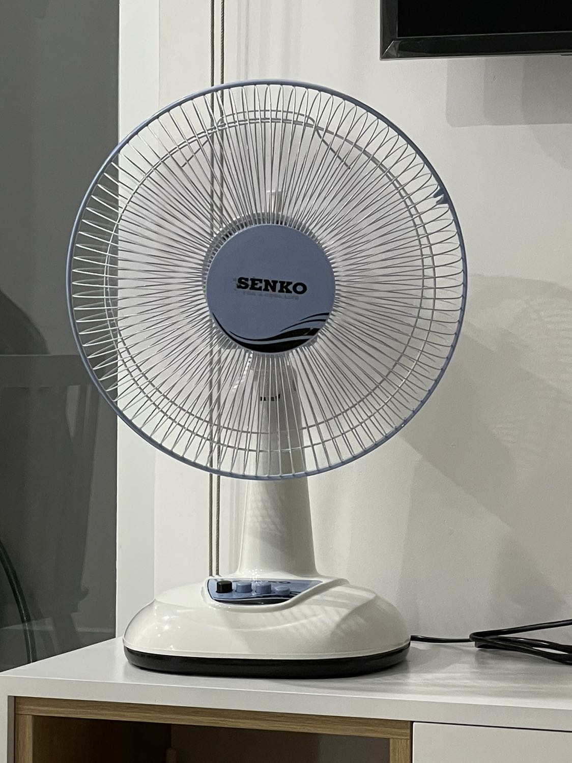 Nhận hàng sớm 
Mua 2 cái, 1 cái bị bể
Quạt ok, đẹp, chạy mạnh, 
Nhờ Tiki đổi lại cái bị bể giúp mình
Hàng dễ vỡ nhưng gói hàng rất lỏng lẻo, khi mở ra là đã thấy bể Nhận hàng sớm 
Mua 2 cái, 1 cái bị bể
Quạt ok, đẹp, chạy mạnh, 
Nhờ Tiki đổi lại cái bị bể giúp mình
Hàng dễ vỡ nhưng gói hàng rất lỏng lẻo, khi mở ra là đã thấy bể