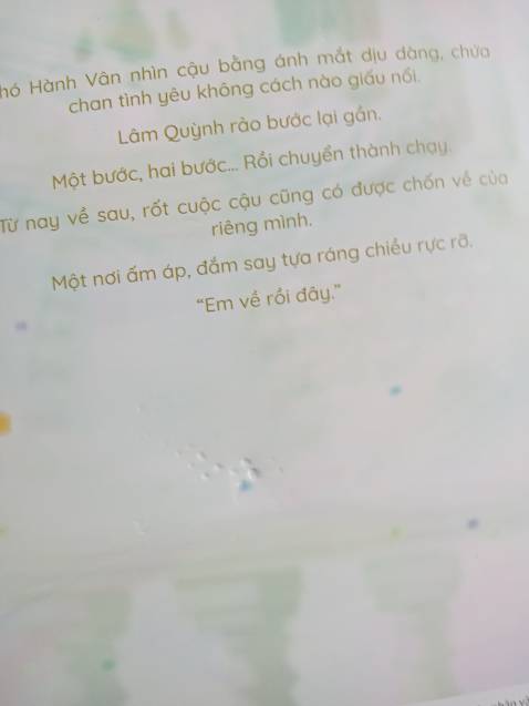 Giao đầy đủ hàng, cũng nhanh nhưng quyển sách bị df nặng quá mặt bìa trước còn có chút dơ nữa,trang sách bị hằn. Ngoài sách ra thì goods ổn