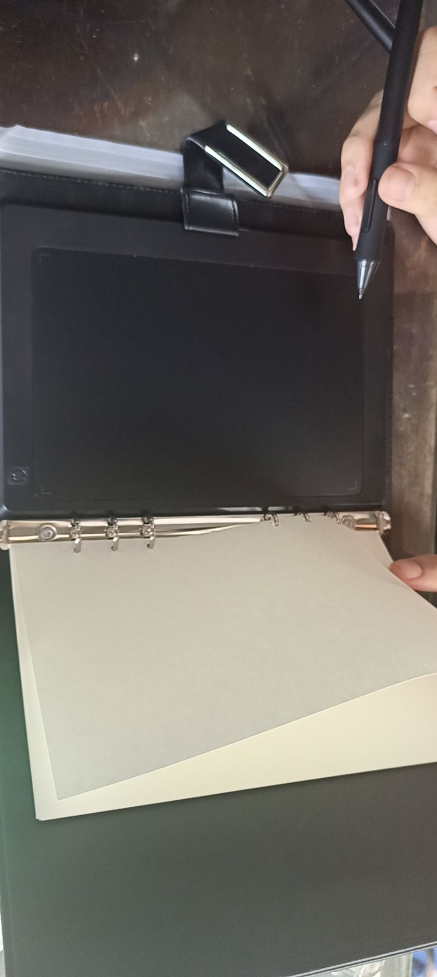 Mình mơi nhận được hôm nay. nhận sớm trước 9 ngày theo lịch hẹn. Nhỏ gọn, đẹp, dễ sử dụng.
Độ bền thì chờ thời gian đã nhé.😍😍😍😍