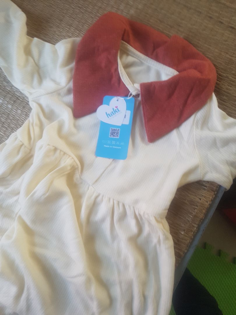 vay dep nhung rong qua....doi lai cho minh so 5 ...minh goi ma shop k nghe may.....con minh 16kg...mac rong lam....tay dai nua