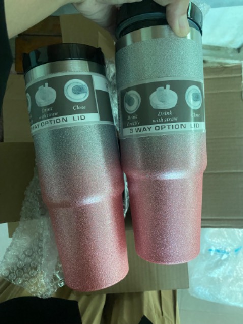 Bình đẹp, giao nhanh, giữ lạnh tốt, nhưng giao 2 cái cùng màu