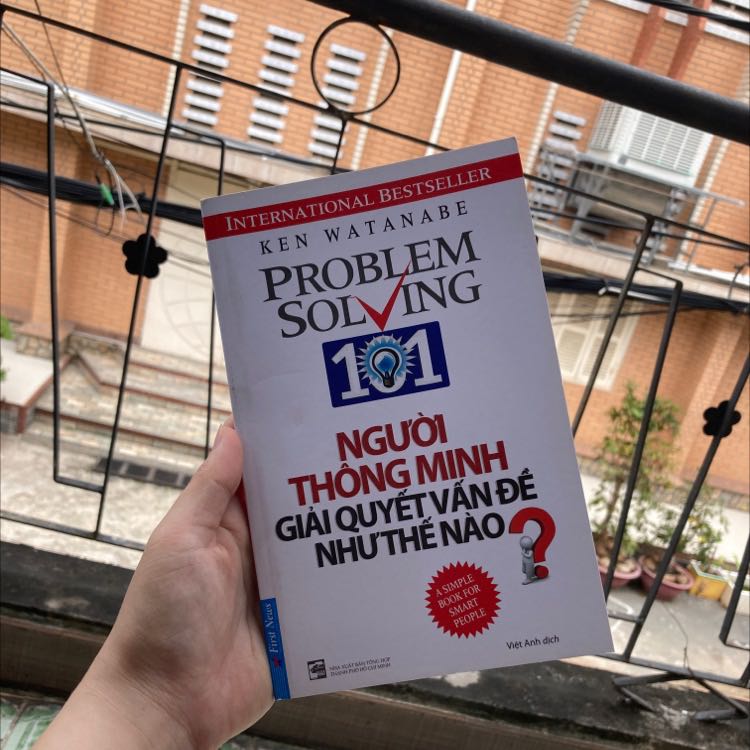 Sách mới, không bị gãy bìa, giao hàng nhanh, đc rec là một cuốn sách nên đọc cho người làm BI BA
