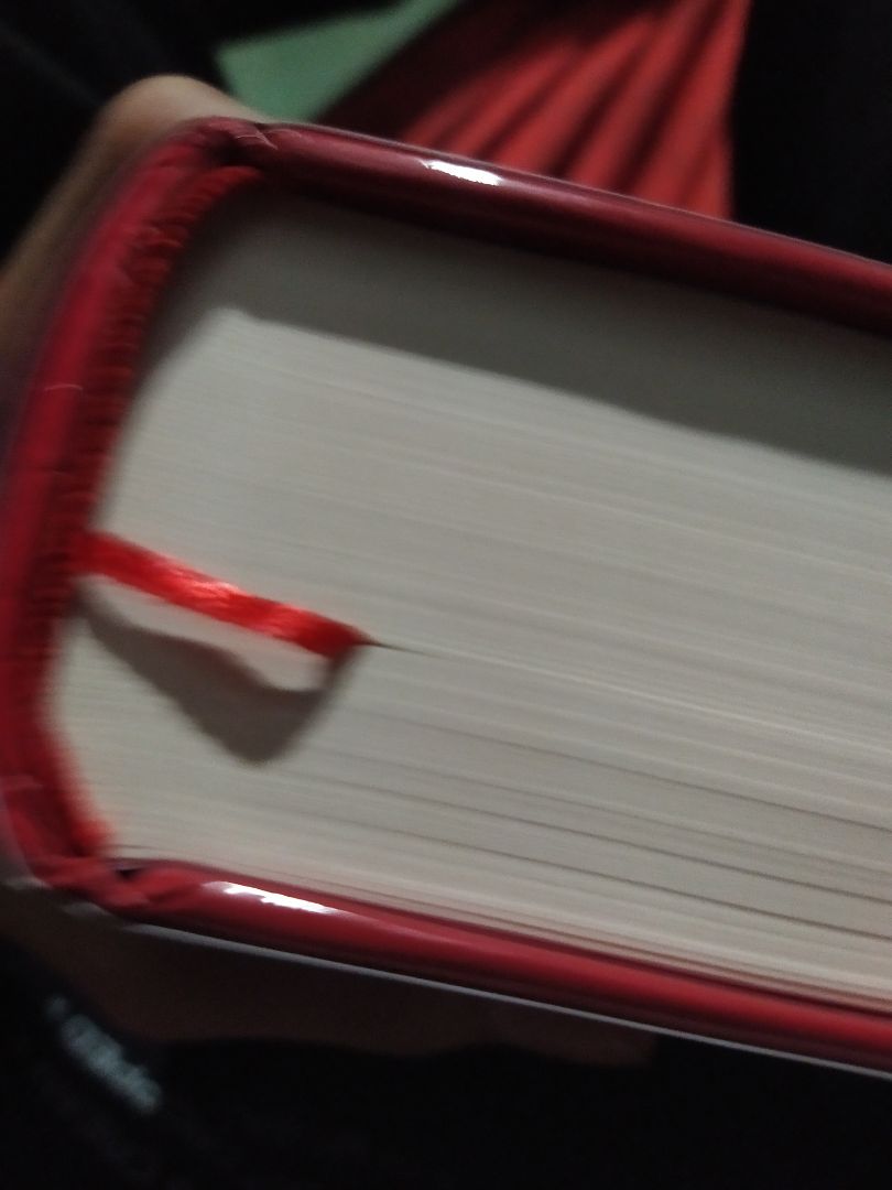 Sách đẹp, nhưng có 1 lỗi nhỏ là phần trên bị tróc 1 chút keo nhưng mình đã dán lại. Đặt hôm qua hôm nay đã có, ship nhanh thật. Nên mua đối với những ai yêu sử nha.