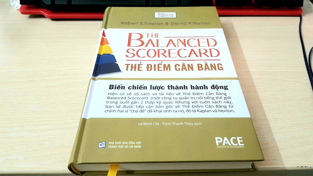 Trước mắt thì sách bìa cứng đẹp, rất hài lòng về cách đóng gói. Chưa đọc, đọc xong review sau.