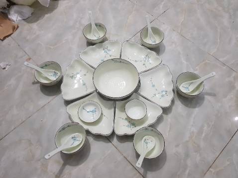 Hàng đẹp như hình, nhưng chất gốm nặng quá, cầm mõi tay !