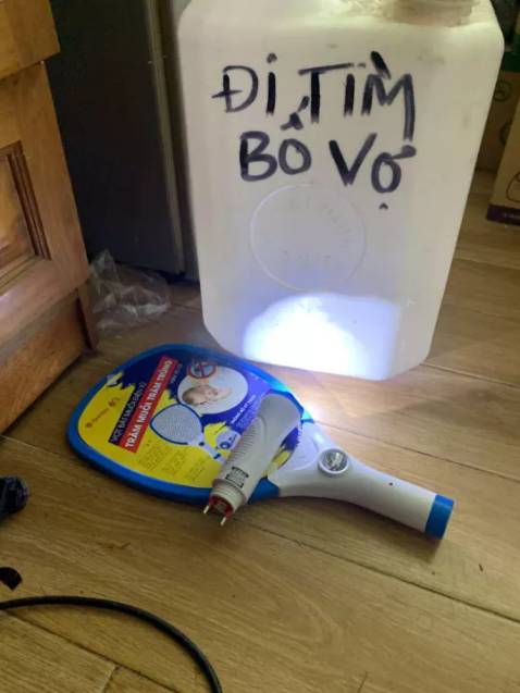 Hàng chuẩn Rạng Đông. Giá hợp túi tiền, mình mua có mã giảm giá nên rẻ, bắt muỗi nghe chét chét đã tai lắm, xài pin sạc , không biết xài bền không nhưng hiện tại thì ổn nhé