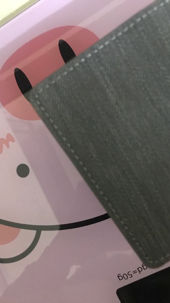 Ví thẻ quá là tiện lợi luôn. Hoppj nhôm dày, chắc chắn, sáng bóng. Nhét thẻ vào thì yên tâm khỏi lo rớt khỏi lo hư hỏng rơi mất thẻ luôn. Vỏ da đường may đẹp luôn, vỏ da cũng nhét được giấy tờ và tiền mặt nữa rất là tiện lợi. Ví nhỏ gọn dễ mang theo. Quá là hợp lý trong thời buổi dùng thẻ. Đi mua đồ ở đâu cũng dùng thẻ được. Chất lượng tốt. Thank shop.