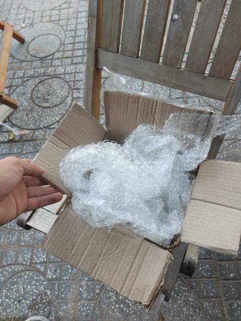 Đã nhận được sản phẩm bù lại sau khi phản hồi. Lần gửi sau shop có đóng dấu đỏ yêu cầu quay video khi nhận hàng và mở hộp. Rất hợp lý. 
.......update 9/1/2022.....
Nhận được hộp rỗng , không có gì bên trong . Nhân viên hỗ trợ Tiki kiểu anh phải chứng minh là anh nhận được hộp rỗng , chứ không phải bảo vệ quyền lợi khách hàng. Đơn hàng cuối cùng đặt mua của tiki