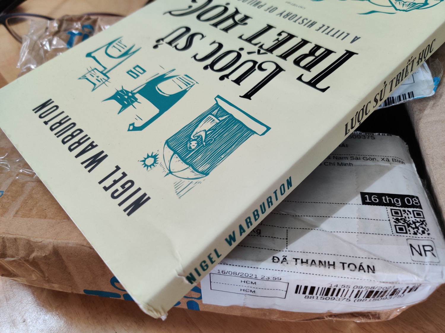 Cả gói hàng hộp bị rách nát dán lại nhiều lần. Tất cả 4 cuốn sách trong đơn đều bị dập nát 4 góc sách, nặng nề nhất là cuốn Lịch sử triết học.
Khâu đóng gói của Tiki thật sự quá ẩu tả, không có tâm với công việc.
Yêu cầu Tiki thu hồi & đổi quyển khác. Cả gói hàng hộp bị rách nát dán lại nhiều lần. Tất cả 4 cuốn sách trong đơn đều bị dập nát 4 góc sách, nặng nề nhất là cuốn Lịch sử triết học.
Khâu đóng gói của Tiki thật sự quá ẩu tả, không có tâm với công việc.
Yêu cầu Tiki thu hồi & đổi quyển khác.