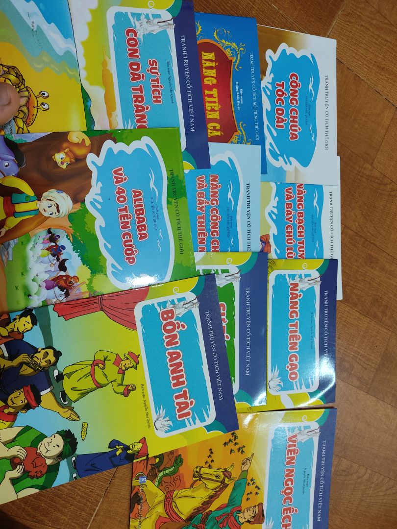 sao để 10 cuốn truyên 1 đường but lại giao 1 nẻo. rõ ràng là để 10 cuốn đó ghi đầy đủ ko phải nhieu loại giao ngẫu nhiên nên mới đặt vì ở nhà đã có nhieu rồi chỉ thiếu những quyển trên. giờ lại giao những quyển minh đã có,còn những quyển cần thi ko thấy đâu. kiểu như treo đầu dê bán thịt *** vậy. quá bực