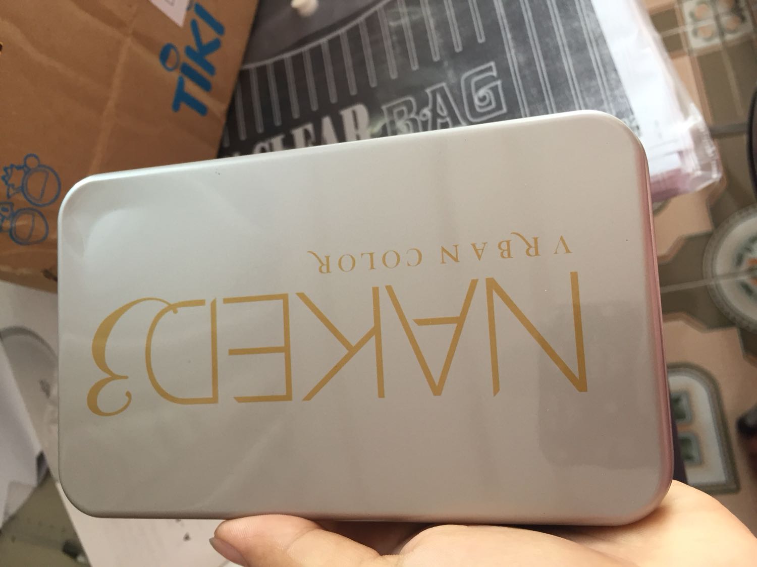 Sp phù hợp giá tiền, đc thêm cái hộp đựng nhìn xịn xò hơn bao nhiêu? mỗi tội bị móp ở sườn chút xíu chắc do vận chuyển. Túm lại ok.