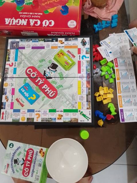 Chơi vui hay hấp dẫn. Nhưng với giá tiền này ko thể đòi hỏi chất lượng cao hơn. Tiền và các bài giấy mỏng manh dễ rách Chơi vui hay hấp dẫn. Nhưng với giá tiền này ko thể đòi hỏi chất lượng cao hơn. Tiền và các bài giấy mỏng manh dễ rách