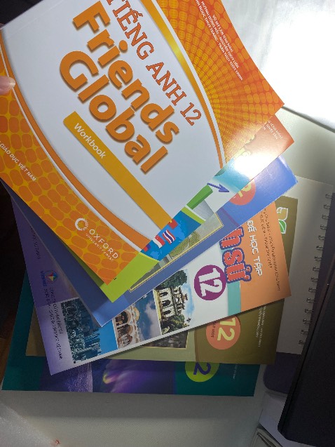 Được tặng bánh nữa thích quá hú hú