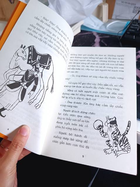 Sách phù hợp cho trẻ em. Mỏng nhẹ nhiều bài học trong các câu chuyện. In ấn đẹp, Tiki giao hàng nhanh, sách nguyên vẹn không móp mép