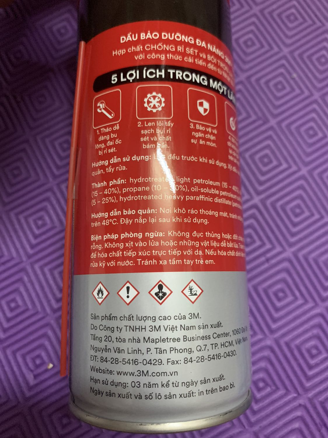 Mình mới nhận chưa sử dụng nên chưa biết ra sao. Để dùng rồi lên cmt review tiếp nhé. Trên chai có quấn kèm cái vòi xịt nhỏ nữa. Bữa mua cái hiệu khác mà ko có. Nhưng thương hiệu 3M là cty nổi tiếng chắc sp cũng ok