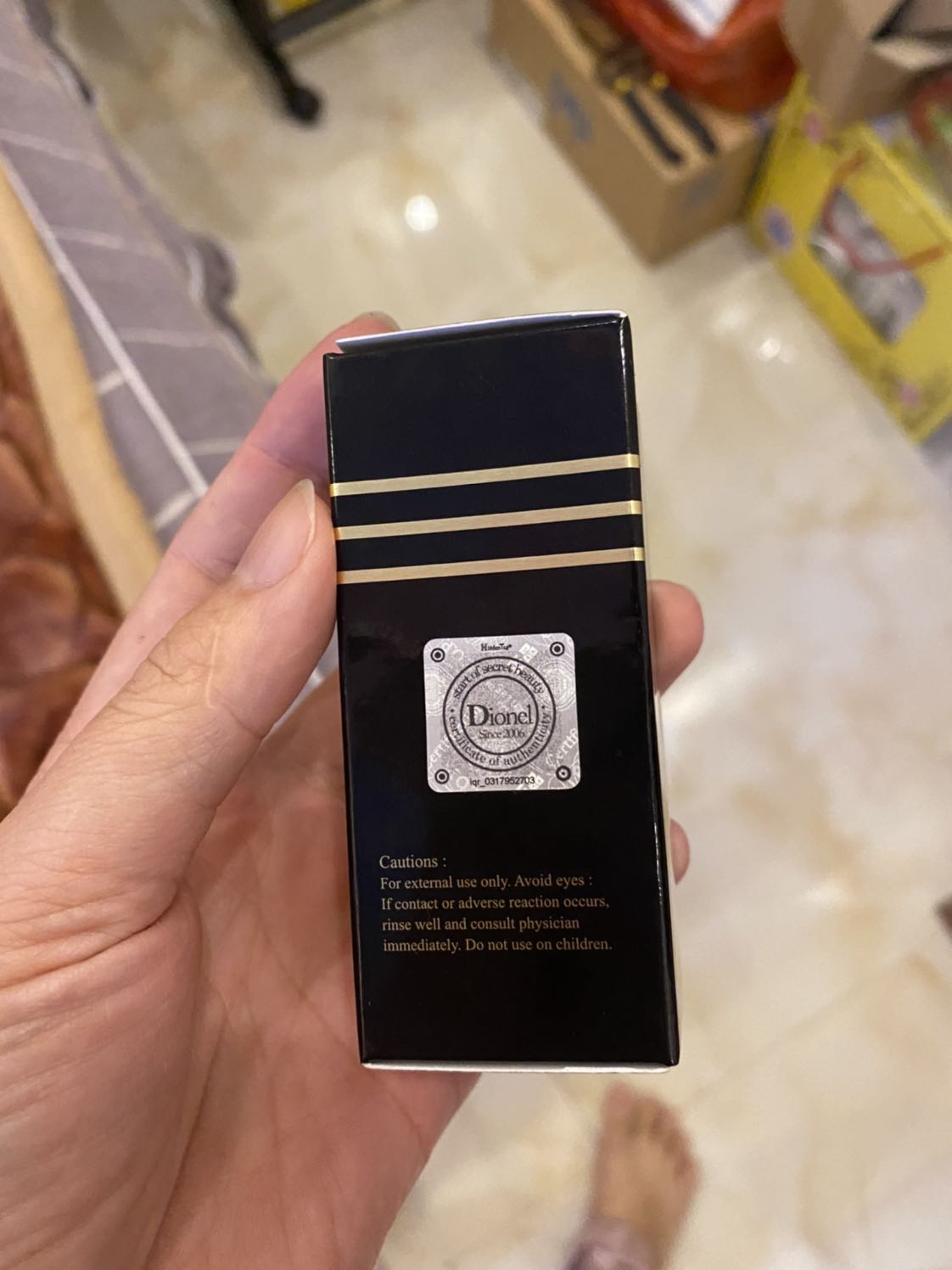 Với mình đã dùng loại này 3 năm miễn chê về mùi hương luôn .. tất cả đều đạt 5* cả khâu giao hàng tiếp tục ủng hộ shop