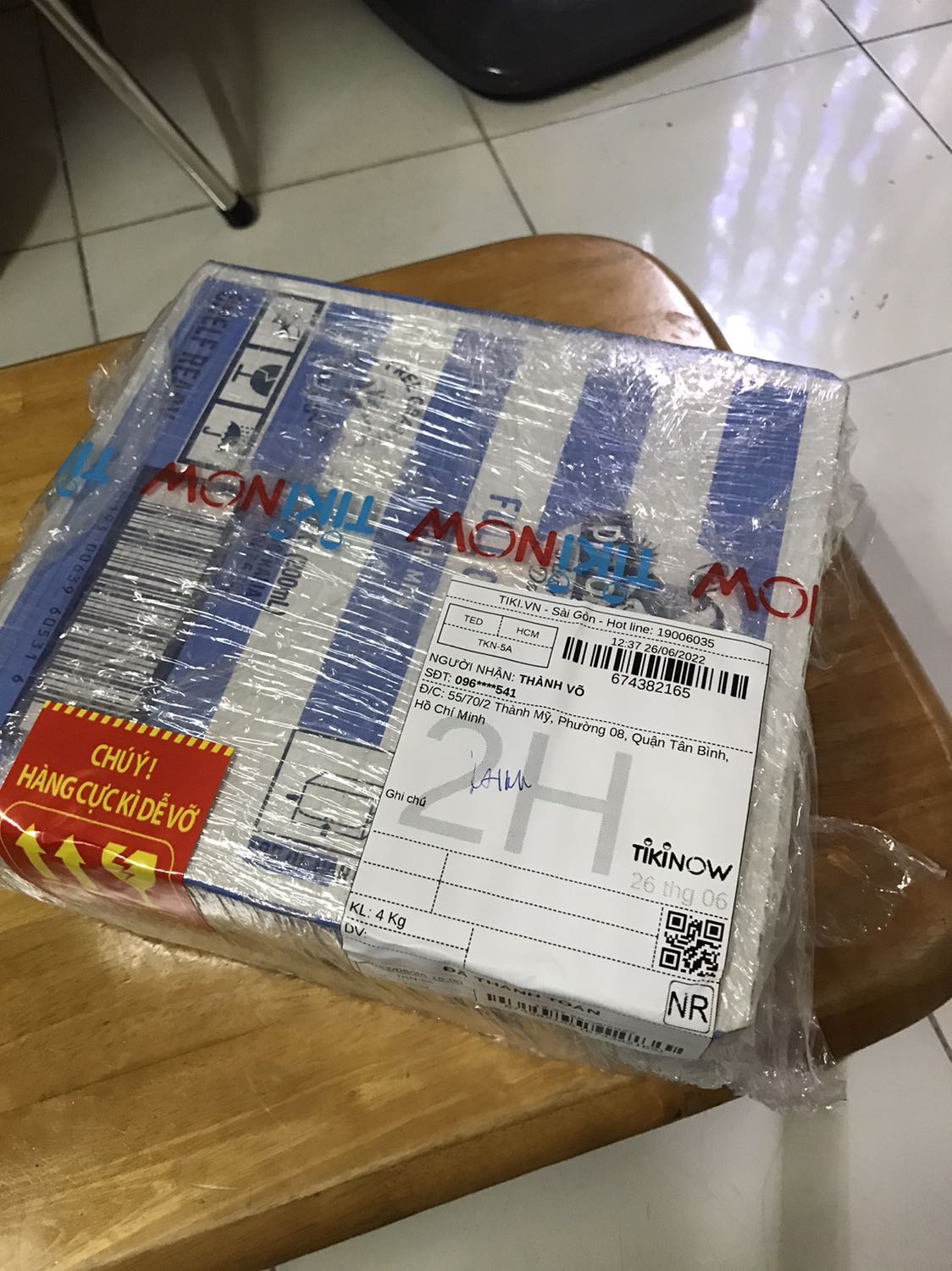 Giao hàng nhanh, seal bảo vệ nguyên, mua nguyên thùng nên tiki ko cần đóng gói, giao hành thấy ko móp méo! Ổn.