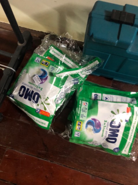 Mình giắt 6-7 bộ áo quần cho 1 viên! Cảm nhận sau khi giặt là mùi hơi hắc, không thơm như mọi người review, để lần sau gom thử nhiều áo quần hơn xem ntn? Giao hàng quá khủng khiếp, đặt 21h tối chiều hôm sau đã giao tận nhà! Thường thường nhanh cũng mất 2 ngày cho chặng TPHCM Lâm Đồng