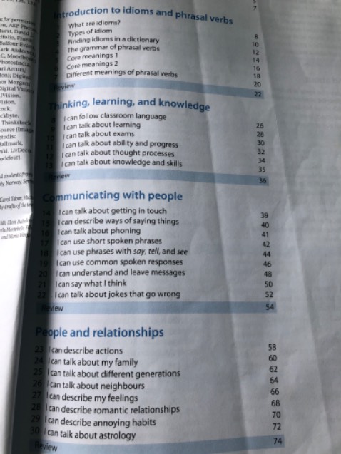 Sách hay bổ ích lắm nha, sách viết theo chủ đề. Mỗi chủ đề chia ra các bài học nhỏ, ngắn tầm 1-2trang nên k có bị ngán mà thích lắm nha. Có điều hơi buồn là sách k có phần nghe, nếu kết hợp thêm 1 đoạn nghe vào nữa là hoàn hảo luôn ý.