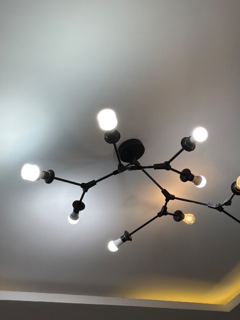 Bóng đèn xịn nha. Giá rất tốt phù hợp với hệ thống đèn nhà mình. Chui đèn E27 phù hợp với mọi loại chui. Tiếp tục mua và ủng hộ Tiki. Giá ở đây tốt hơn giá trên sp.