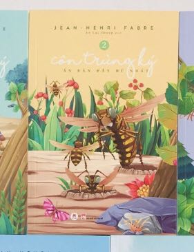 Mặc dù có bìa nhìn hơi hoạt hình nhưng đây là bộ sách khoa học cực kỳ lí thú được viết bằng giọng văn tuyệt đẹp.