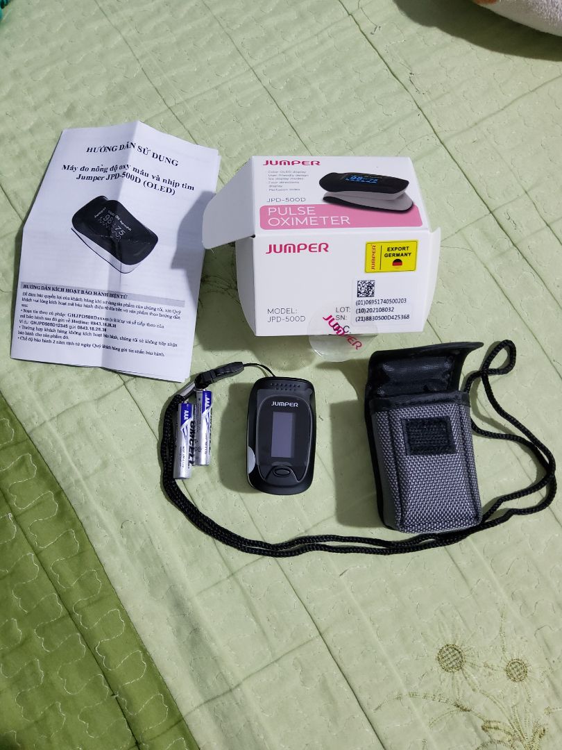 Shop giao hàng siêu nhanh luôn, mình ở BD đặt hàng sáng ngày 26 mà chiều 27 đã nhận được rồi.  máy xịn sò nha, đầy đủ phụ kiện, đo thử thấy ok. Giá rẻ hơn nhiều chỗ khác mà còn được tặng thêm 1 hộp khẩu trang 50 cái nữa.  Mình rất hài lòng. Shop giao hàng siêu nhanh luôn, mình ở BD đặt hàng sáng ngày 26 mà chiều 27 đã nhận được rồi.  máy xịn sò nha, đầy đủ phụ kiện, đo thử thấy ok. Giá rẻ hơn nhiều chỗ khác mà còn được tặng thêm 1 hộp khẩu trang 50 cái nữa.  Mình rất hài lòng.