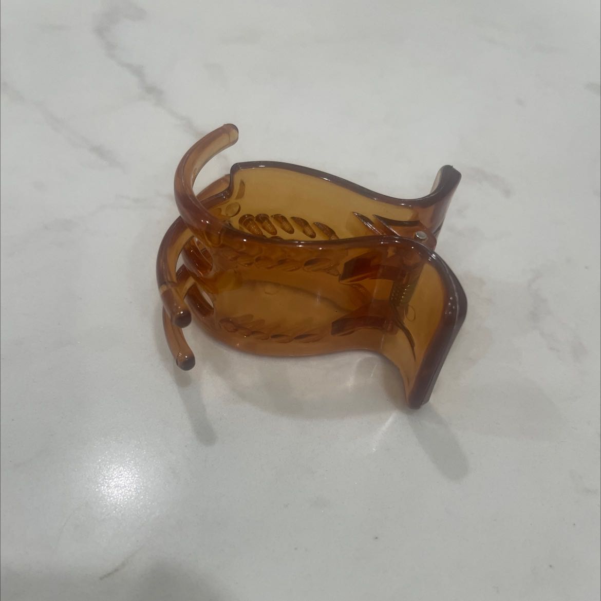 sản phẩm giá mềm nhưng chất lượng rất tốt nhé. kẹo cứng cáp lắm, mình cuộn hết tóc lên kẹp lại rất chắc. mình mua khá nhiều để ở nhà, trong túi xách, ở công ty... nói chung không lo bị quên, rất tiện lợi.