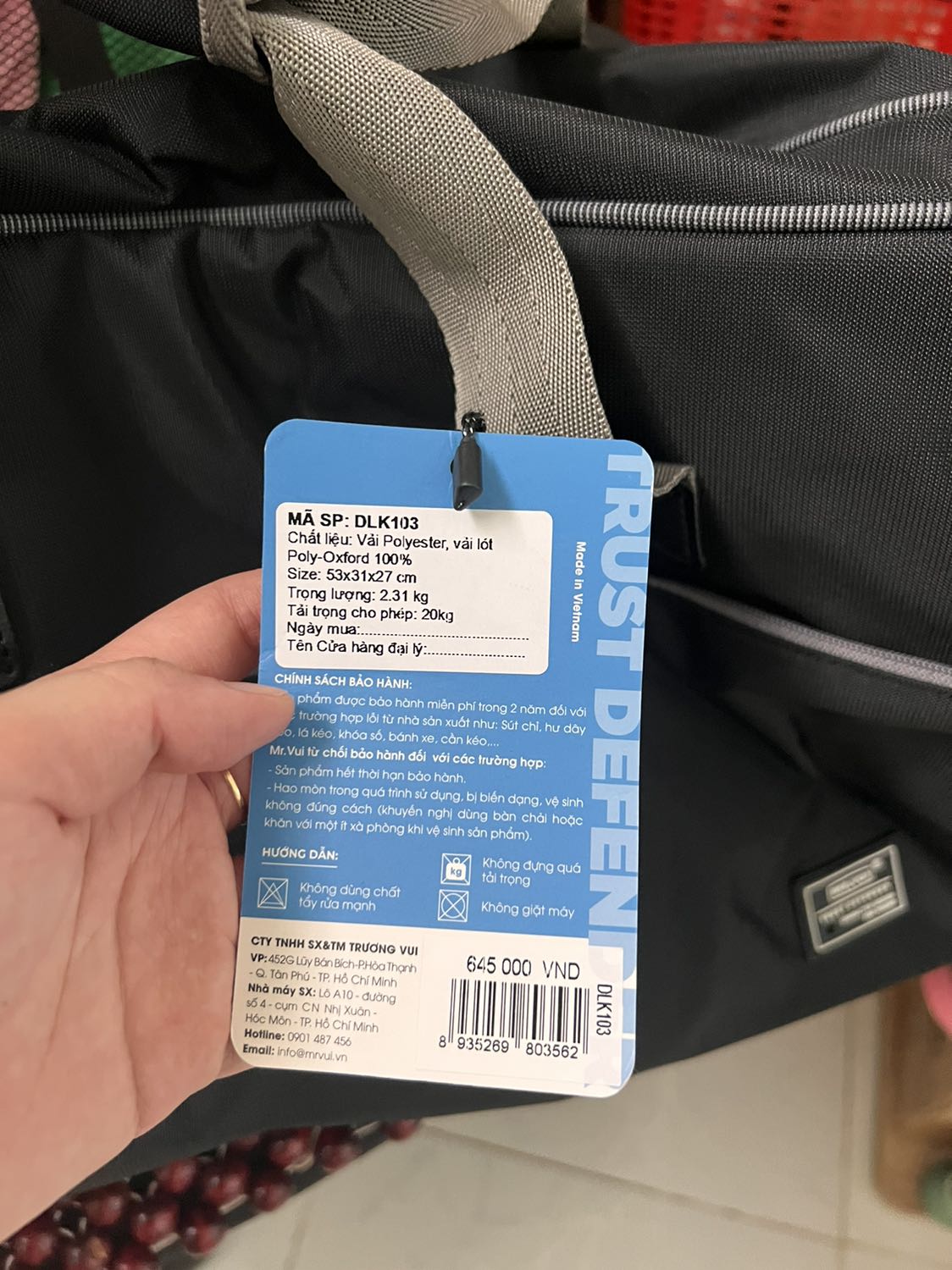Chất lượng tốt, vải dày dặn và thanh cầm chắc chắn. Có túi nhỏ giấu thanh kéo nên xách tay cũng rất gọn gàng. Mua hàng tiki rẻ hơn giá gốc in trên tag thật. Rất hài lòng.