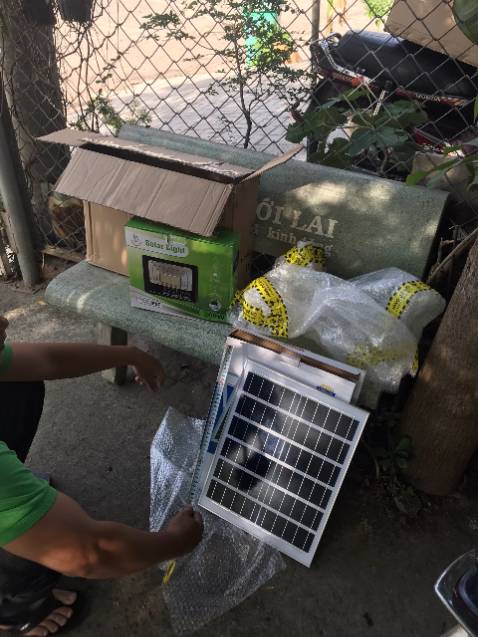 Giao hàng ko đúng kích thướ c tấm pin,đổi lại cho mình nhé.kich thuoc quang cao la 600x350,kich thuoc thuc nhan la 450x350