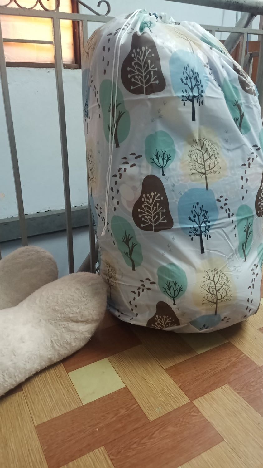 Túi to , chứa được rất nhiều đồ . Nên mua để đồ đạt gọn hơn nhé mọi người Túi to , chứa được rất nhiều đồ . Nên mua để đồ đạt gọn hơn nhé mọi người