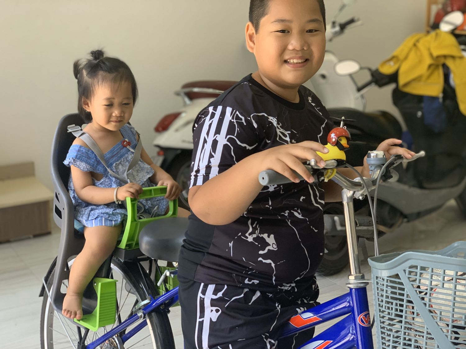 Ghế nhận ưng ý lắm luôn, chắc chắn mẫu mã đẹp, dễ lắp ráp, phụ tùng đầy đủ. Giá rẻ lắm luôn, sẽ giới thiệu sản phẩm cho bạn bè.