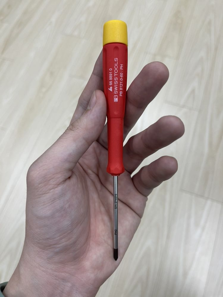 So sánh wera với PB thì wera ko đẹp bằng nhưng chất lượng rất tốt, rẻ hơn PB nhưng đầu vít xuất sắc, mua cây PB hơi hối hận