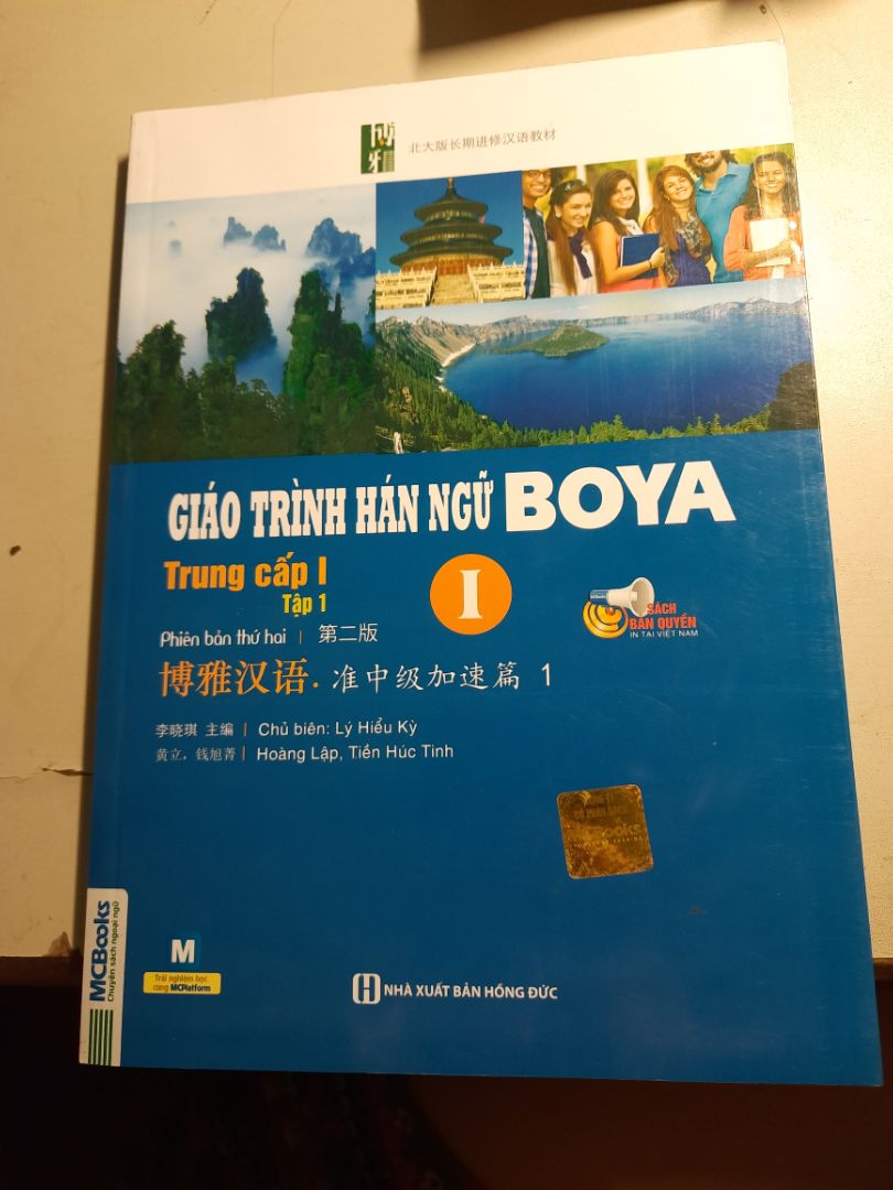 Tiki giao hàng nhang, đóng gói hộp rộng. Sách mình nhận là bản in năm 2020, màu sắc đẹp.
Nội dung thì mình chưa học nên chưa review được.