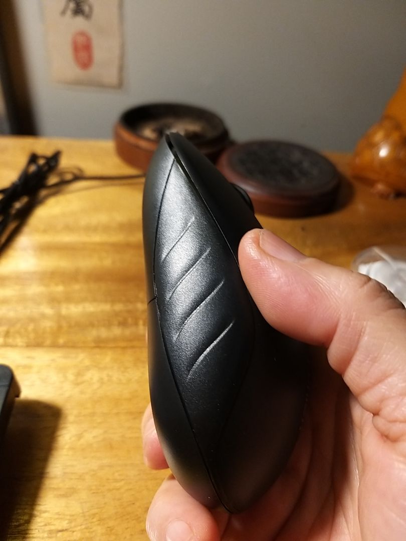 mouse đẹp. Vừa tay. Còn mới nên nhạy:) giá như vậy là tốt :) Cảm ơn nhà cung cấp. Cảm ơn Tiki.