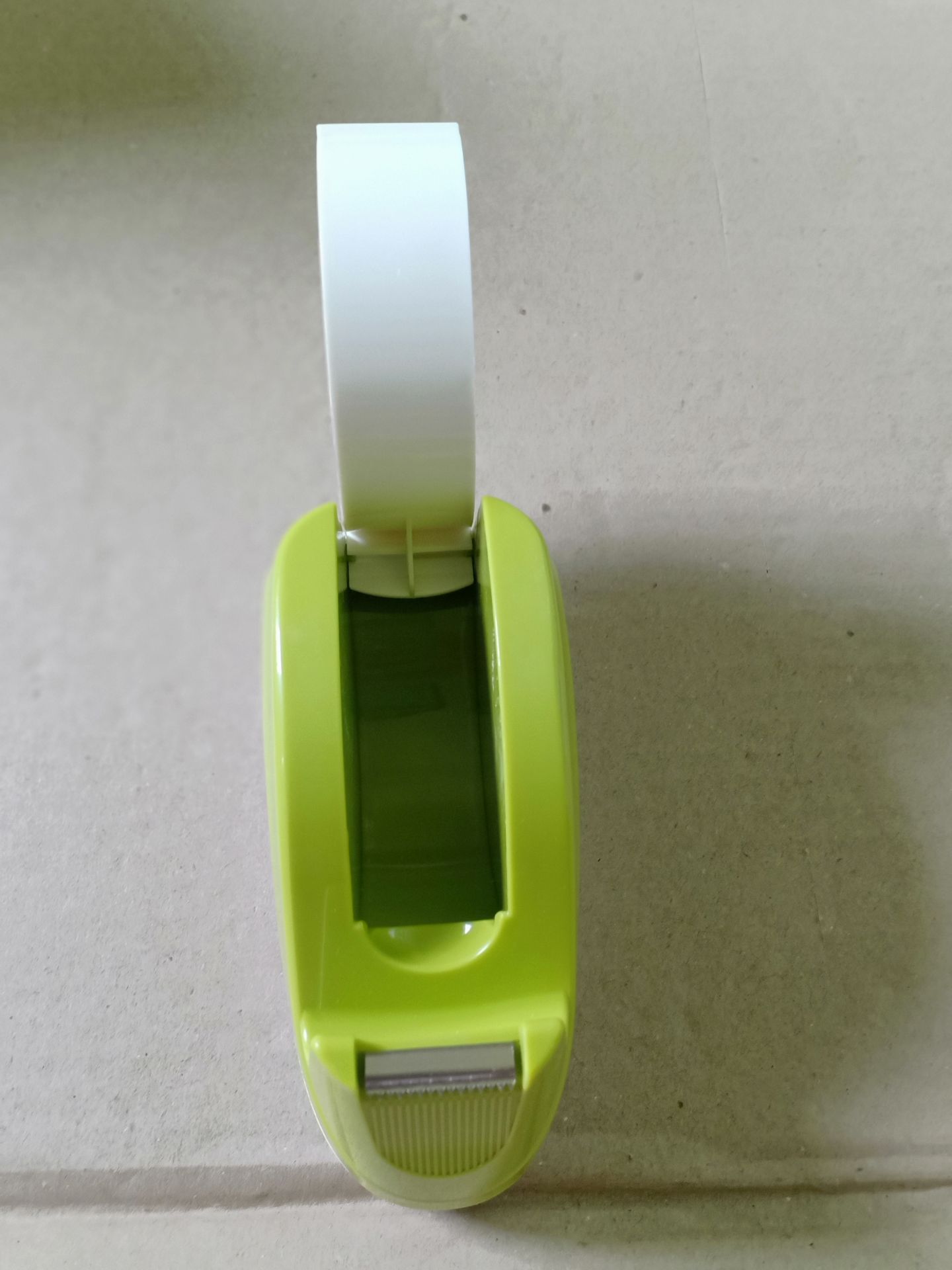 Cảm ơn Tiki giao hàng nhanh, shipper rất nhiệt tình, gói hàng cẩn thận. Mình nhận được màu xanh lá rất đẹp và chắc chắn ??. Luôn luôn hài lòng về Tiki!