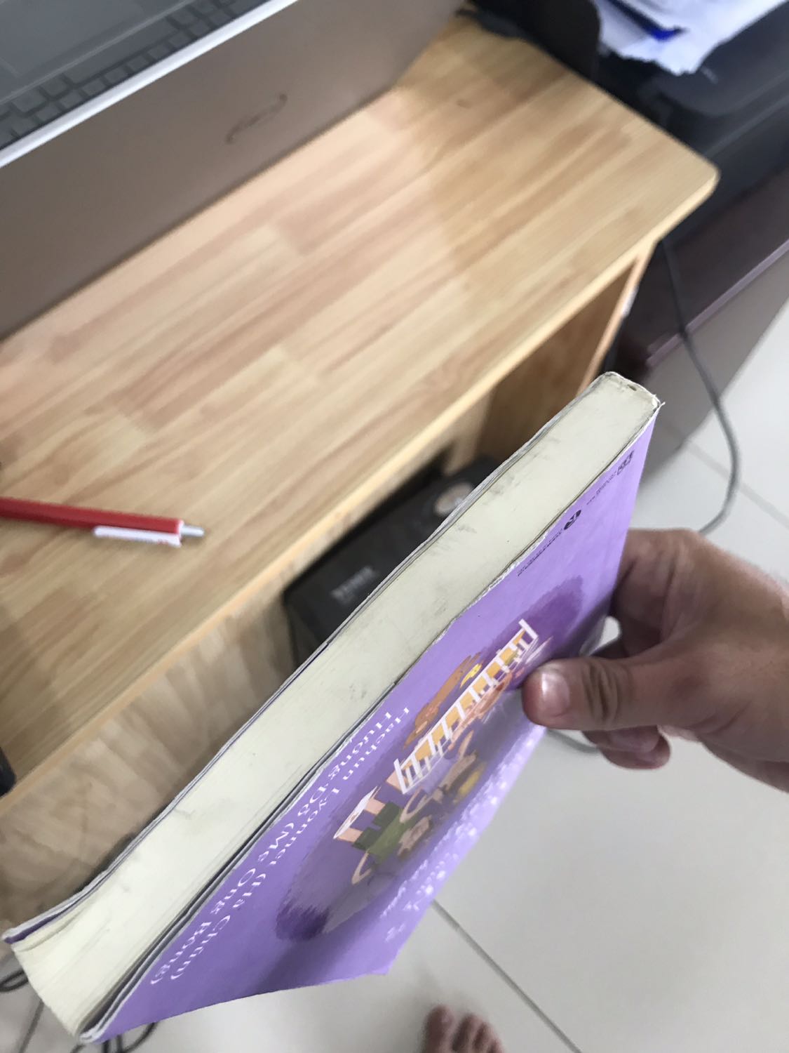 Sách mình nhận bị dơ rất nhiều, bị cuốn góc và không được bọc bookcare. Lần đầu tiên mình hơi thất vọng về chất lượng sách của tiki. Mong các bạn làm tốt hơn ơ lần sau