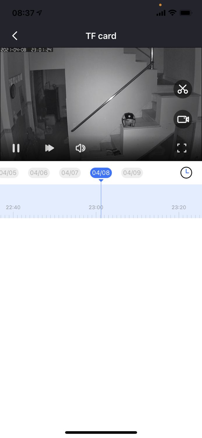 nhỏ gọn dễ sử dụng. mình mua 2 đợt. đợt 1 thì camera không nhận mã QR Code của IOS mà chỉ nhận của Android. đợt 2 hình như là mẫu mới nên nhận diện được mã của cả 2. nói chung setup như vậy là ok. chất lượng video tương đối ổn. có 1 điều là utính năng quay ban đêm ko tốt. nếu quay ko đúng góc thì video sẽ bị mờ. còn chỉnh quay góc khác thì video rõ. trong mức giá thì chấp nhận được.
