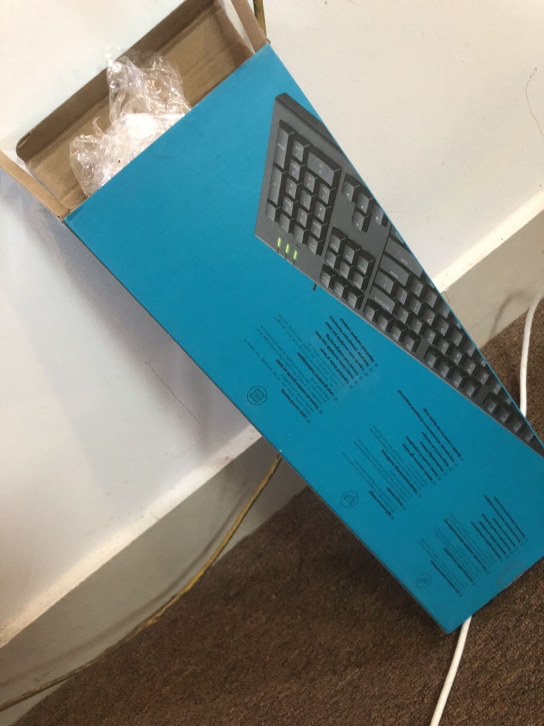 Giao hàng nhanh, sp thì gõ tiếng hơi to chấp nhận được