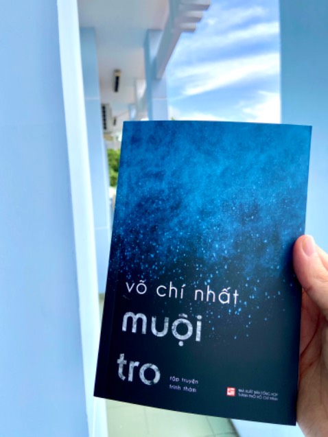 Những cuốn sách đọc lúc chiều mưa. Giọng văn của các tác giả trong trẻo mà đẹp, như những giọt mưa lả tả đáp lên tóc ta... một chiều mưa tuyệt vời!