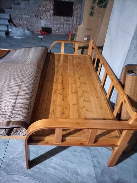 Nó dễ lắp ráp hơn, tổng thể chắc chắn, vật liệu tốt hơn và việc gấp lại chiếm ít không gian hơn