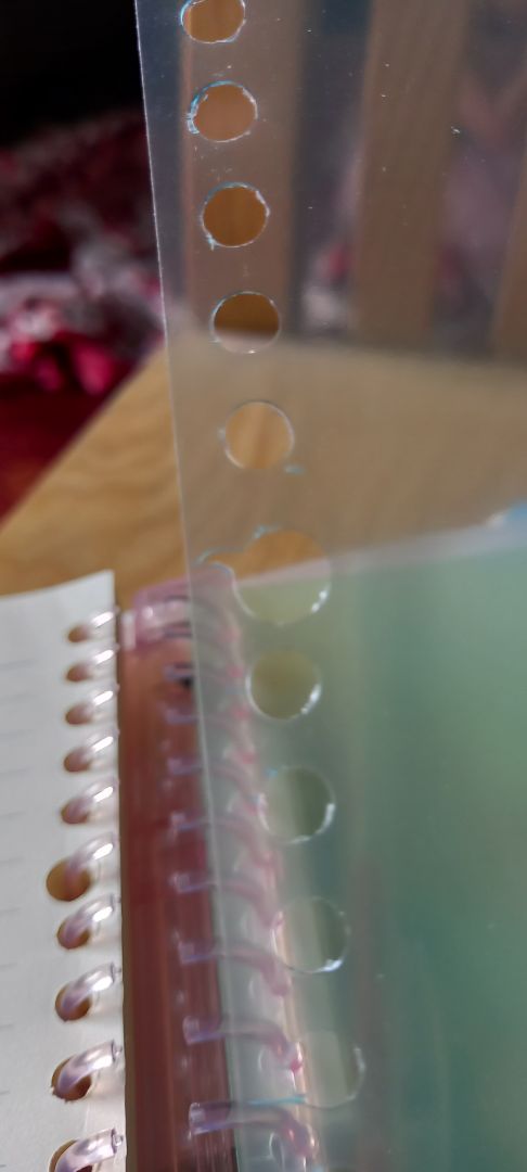 hàng đóng gói cẩn thận nhưng mà sản phẩm hơi đắt nha chất lượng vẫn chưa đc tốt nữa lúc mik kiểm tra thì có phần bị nứt giấy thì tạp ổn nhưng shop nên cân nhắc về giá