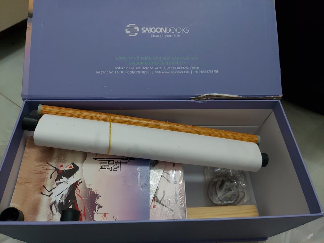 dù đã được đóng gói tốt, nhưng hộp đựng vẫn bị va chạm rách mép. thời gian do dịch bệnh nên mình đặt hàng từ 27/9 đến 25/10 mới giao được,
