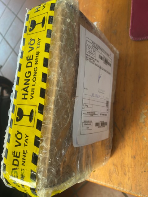 Đóng gói kỹ, còn nguyên tem, rất hài lòng.😀👌