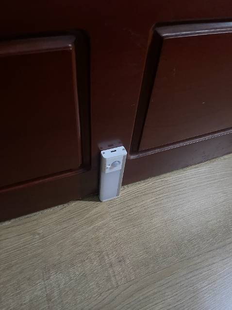 Sản phẩm y như hình. Xài tốt, ok. Mình mua loại kích thước nhỏ nhất nhưng thấy sáng vậy là đủ. Ban đêm giật mình đi vệ sinh không sợ bị chói.