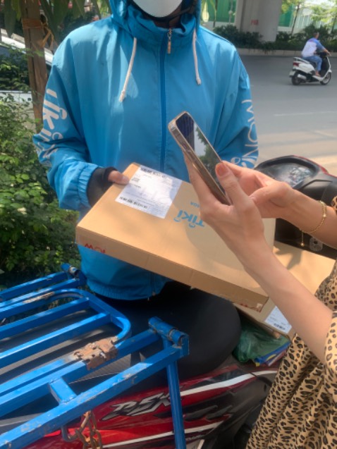 Giao hàng nhanh, sách màu đẹp