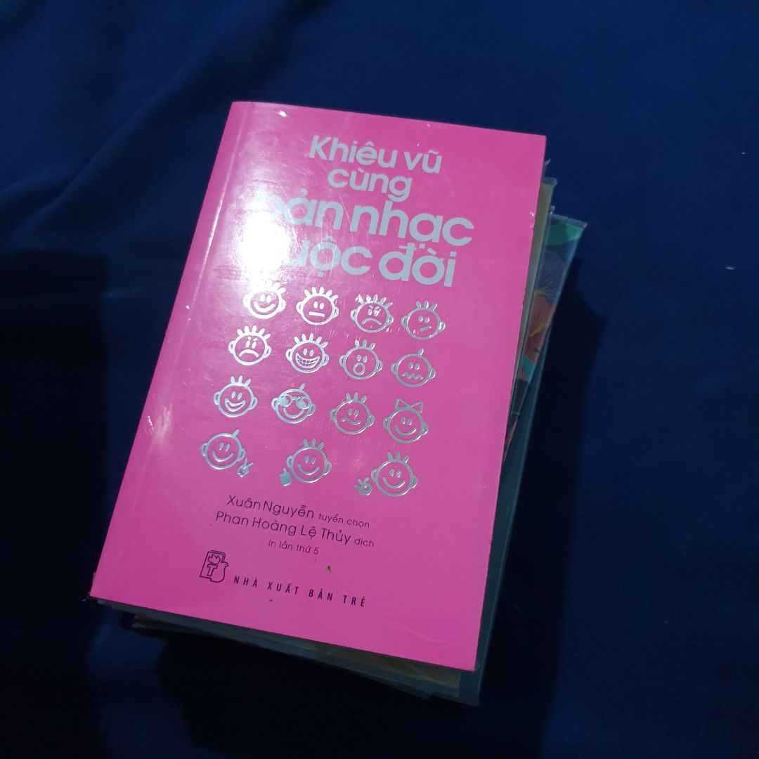 sách đẹp, mới, giao hàng nhanh nhưng thiếu bookcare, hơi buồn