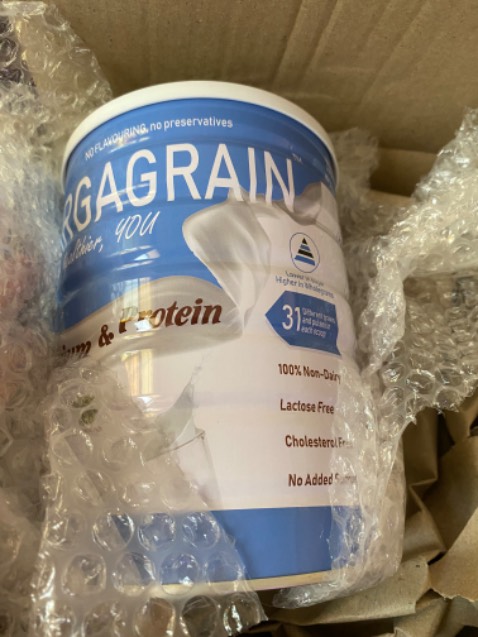 Chưa biết chất lượng thế nào vì mới mua lần đầu. Giá thành khá cao so với các sản phẩm hỗn hợp các loại hạt cùng loại tuy nhiên nếu đạt chất lượng như shop cam kết thì cũng tương xứng với giá trị. Thành phần yến mạch khá nhiều. Bên trong hộp không có muỗng đong sữa. Nếu sữa giảm bớt bột yến mạch, bổ sung thêm hạt óc *** đỏ  hoặc macca sẽ hấp dẫn người tiêu dùng hơn. Khi pha sữa thì phần sữa pha cuối ly còn lợn cợn nhiều, bột cần xay nhuyễn hơn nữa. Sữa có vị ngọt nhẹ, thơm vừa.