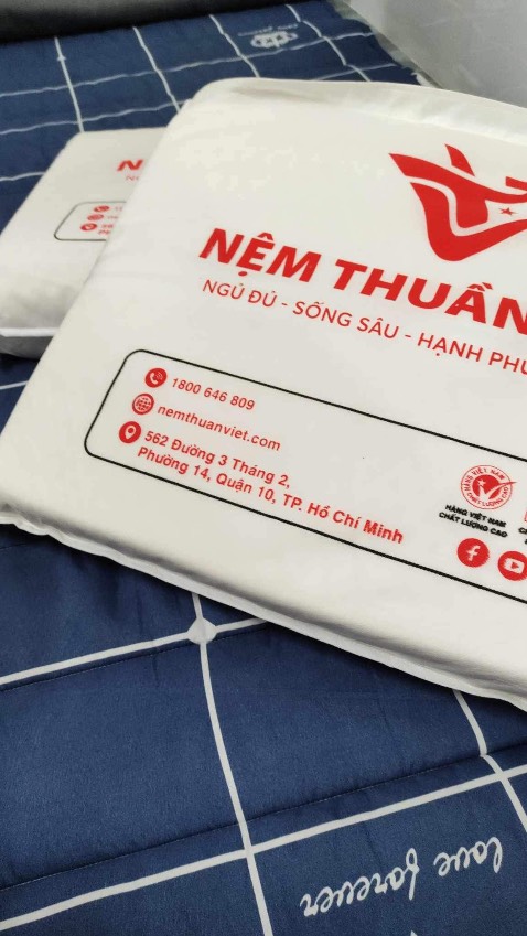 Gối ngủ oke, mình thấy mẹ nằm ngủ rất ngon, không bị thức giấc giữa đêm như mấy gối cũ. Sáng dậy còn bảo m mua gối này được đấy, nằm thấp thấp