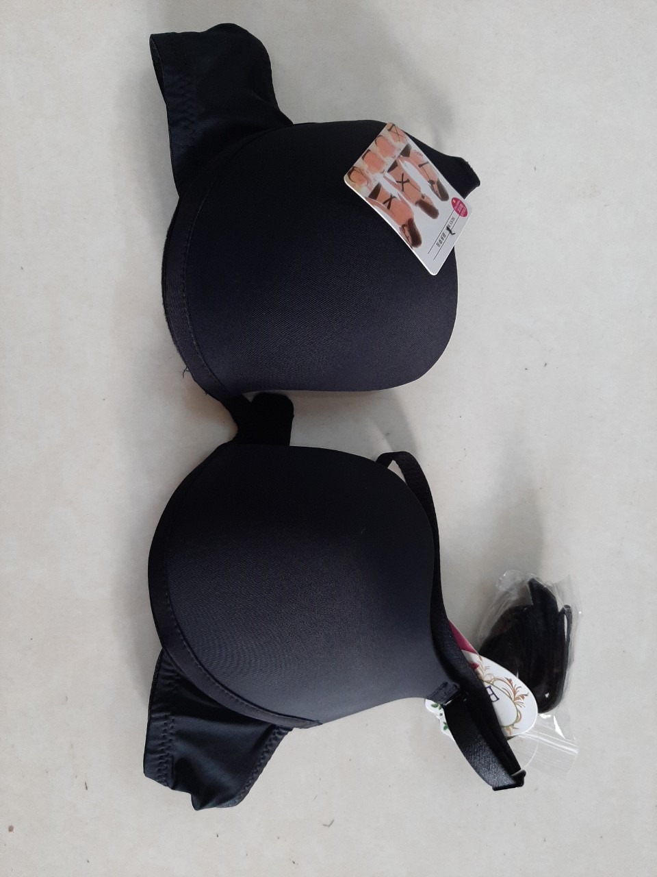 Áo đẹp như hình, mặc thoải mái, ôm và nâng ngực. Được tặng thêm 1 dây mặc thay đổi kiểu hàng ngày cho đỡ chán. Sẽ ủng hộ lần sau.