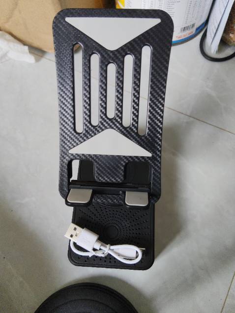 Sản phẩm đóng gói kỹ, có hộp đựng, đầy đủ phụ kiện, chất lượng tốt, nhẹ, 3in1, giá đỡ hơi lỏng nhưng ok